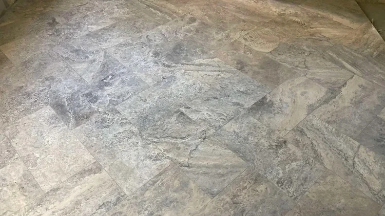 Плитка із травертину Silver Filled and Honed 1,2х30,5х61 см, сіра матова заповнена шліфована Export