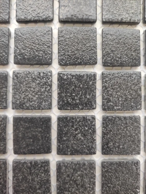 Мозаїка зі скла AquaMo PW25209 Black 25x25x4 (317x317) мм глянцева на сітці