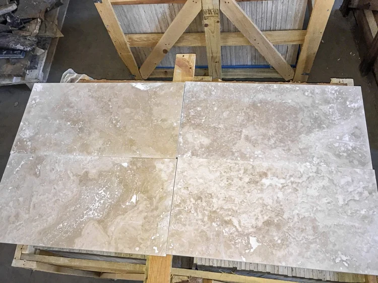 Плитка из травертина Light Filled and Honed 1,2х30,5х61 см, бежевая матовая заполненная шлифованная Standart 2-nd ch.