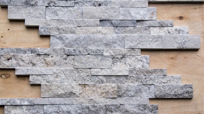 Плитка мозаїчна із травертину Silver Travertine Split Face Interlocking panel 1,7х17,4х53 см, панель, сіра з колотою поверхнею
