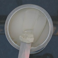 Клей полиэфирный Tenax Liquido colorato цветной 750 л жидкий для ремонта и шпатлевки камня