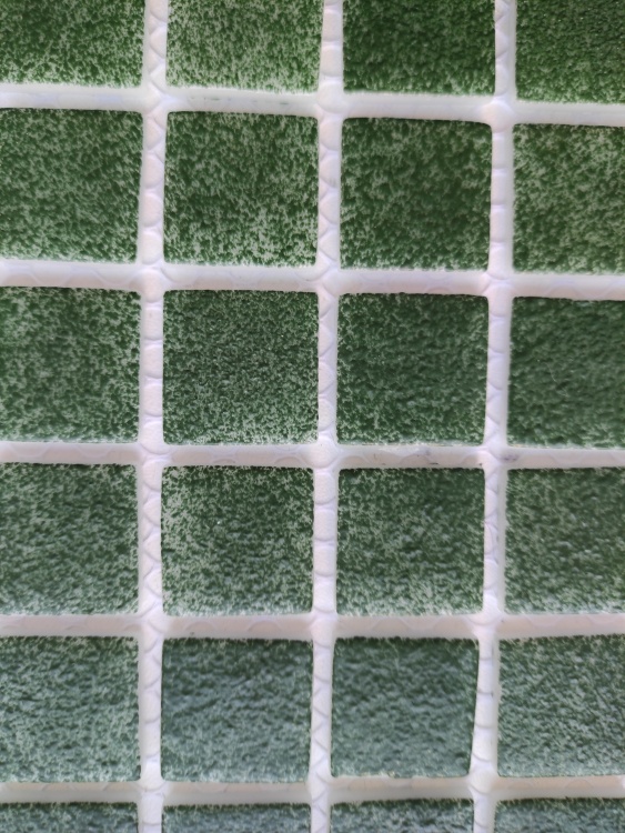 Мозаїка зі скла AquaMo PW25213 Green 25x25x4 (317x317) мм глянцева на сітці