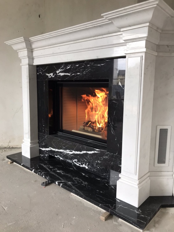 Портал для камина Bravo Стокгольм Volakas + Nero Marquina мрамор белый/черный прямой
