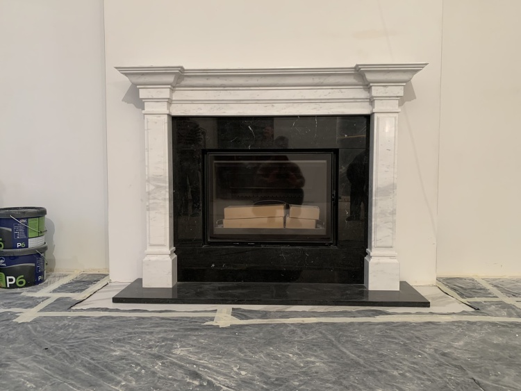 Портал для камина Bravo Стокгольм Volakas + Nero Marquina мрамор белый/черный прямой
