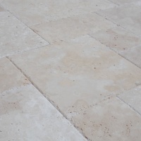 Плитка з травертину Light Brushed 1,2 см x French pattern set, римська кладка бежева брашована з колотим краєм Export