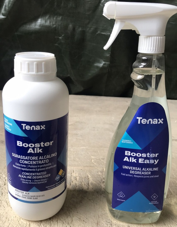 Очиститель Tenax Booster Alk 1 л от стойких загрязнений, жиров и эпоксидных смол, следов от резины из камня